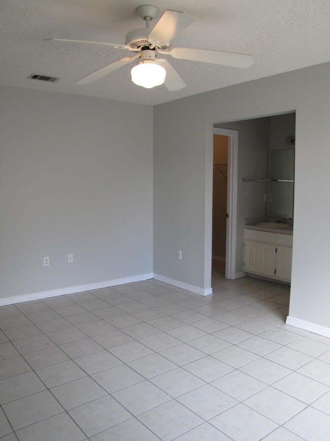 Building Photo - 2809 Geronimo Dr
