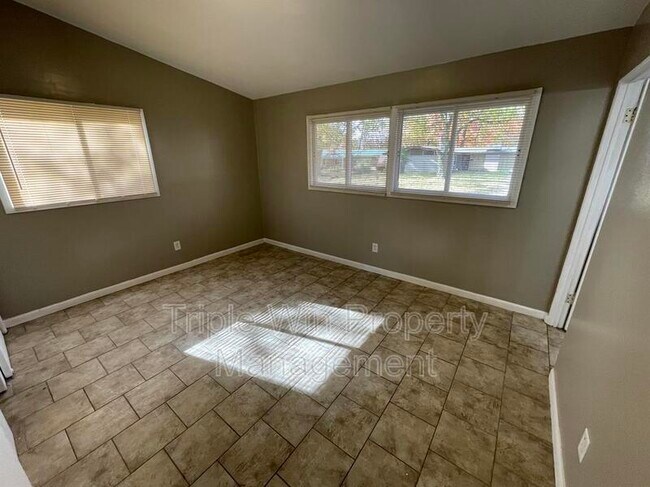 Building Photo - 410 Ridge Dr