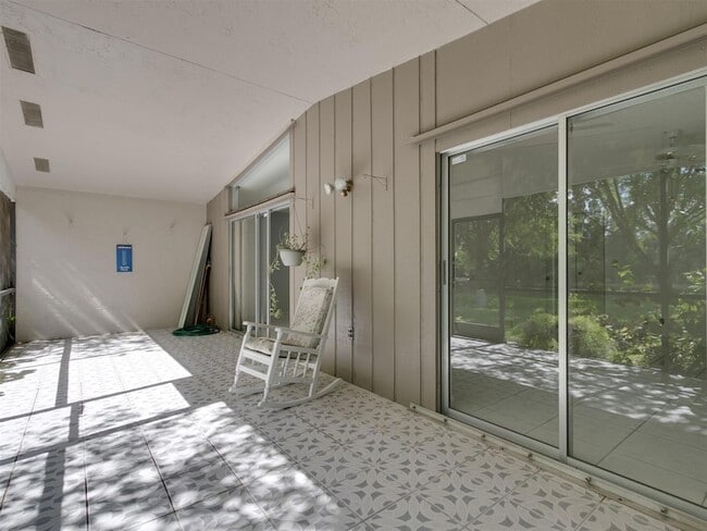 Building Photo - 556 Woodgate Cir