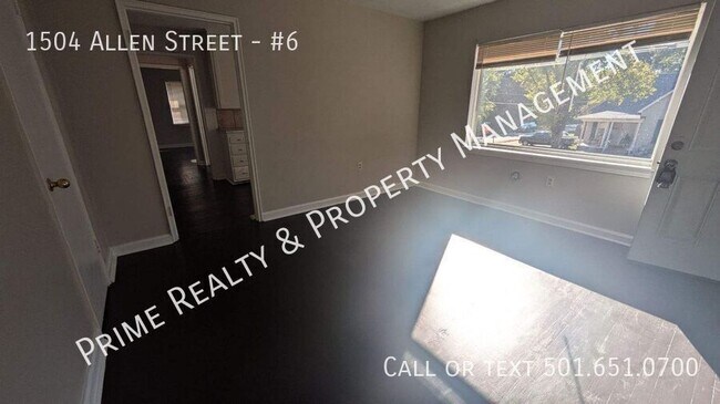 Building Photo - 1504 Allen St