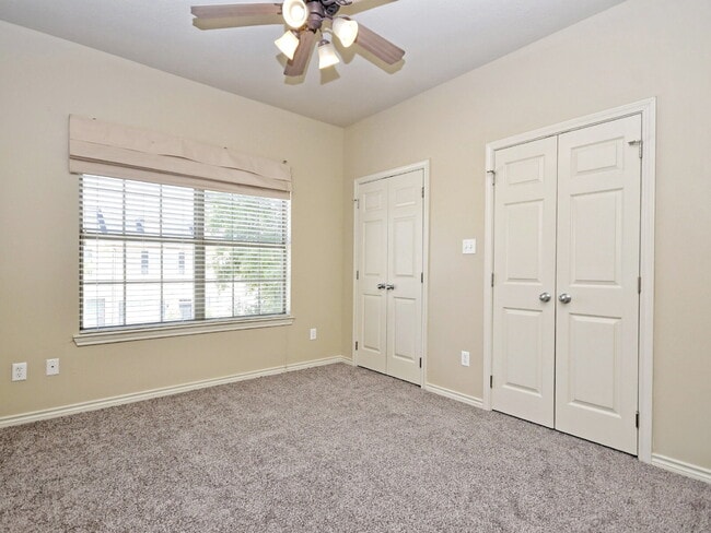 Building Photo - "Spacious 4-Bed, 4-Bath Townhouse Gem in College Station – Perfect for Comfortable Living!"