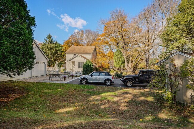 Building Photo - 105 Sill Ln