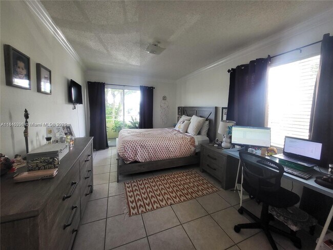 Building Photo - 10765 SW 108th Ave