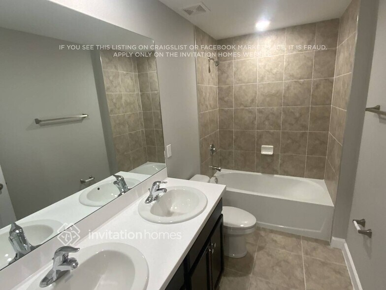 Building Photo - 761 Airoso Rd SE