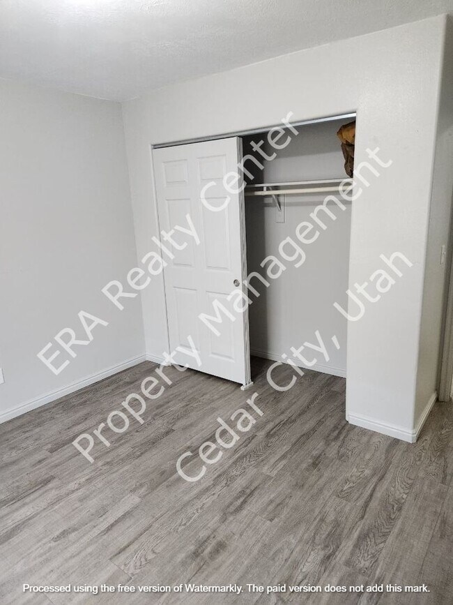 Building Photo - Move-In Discount!! 2 bedroom - 2 Bathroom Twin Home