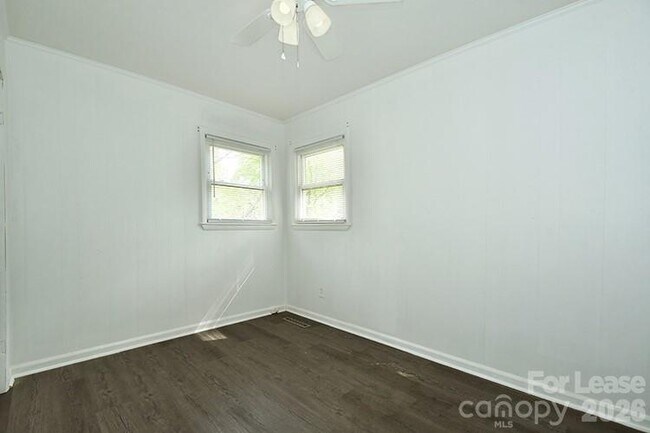 Building Photo - 266 Long St