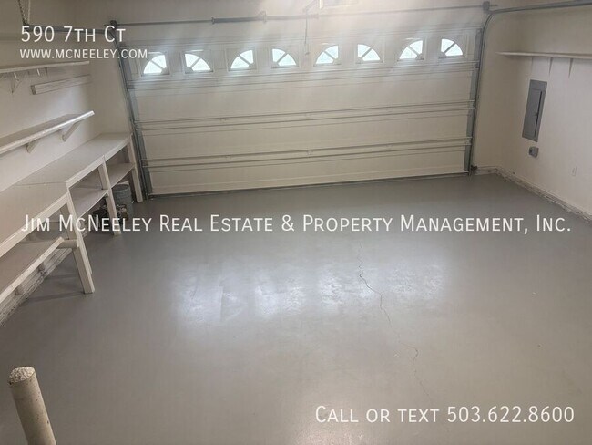Building Photo - 590 7th Ct