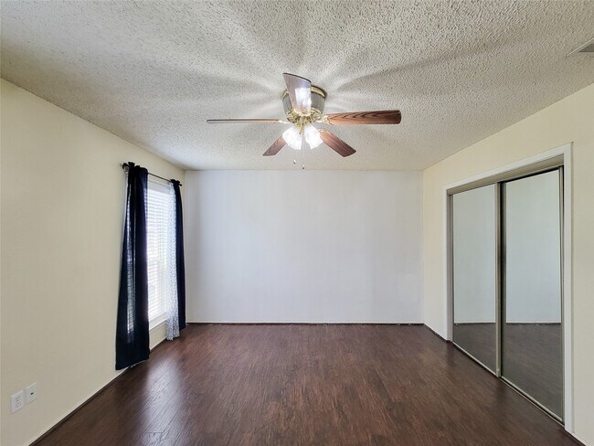 Building Photo - 25303 Avery Hill Ln
