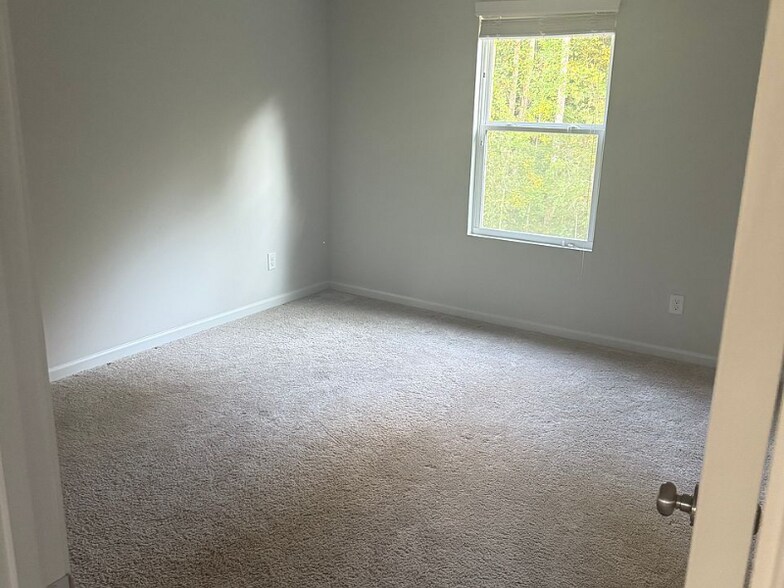 Building Photo - 396 Summerwood Ln