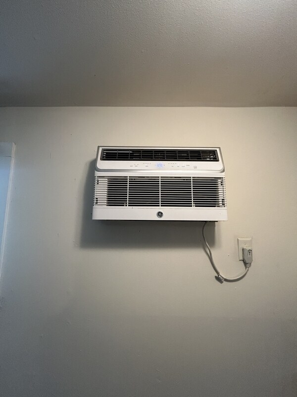 Building Photo - 134 E Johnson St