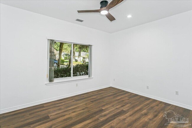 Building Photo - 6063 Forest Green Rd