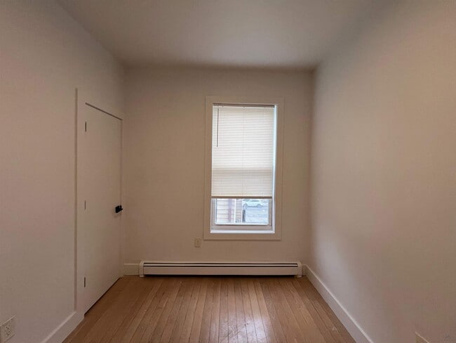 Building Photo - 42 Thorne St