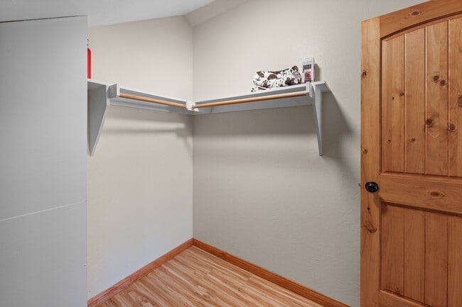 Building Photo - 1025 E Country Club Blvd