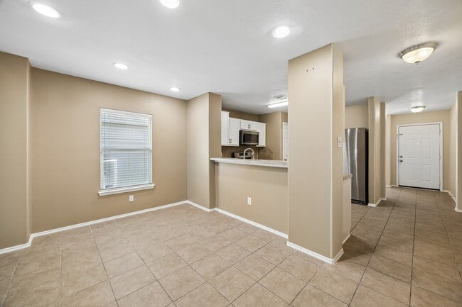 Building Photo - 20110 Saddle Ranch Dr