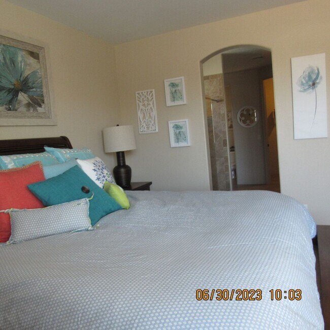 Building Photo - Beautiful Home with 57ft Boat Deep Garage! Can be rented Furnished or Unfurnished