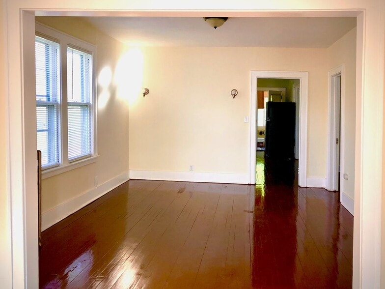 Building Photo - 50 Pinewood Ave
