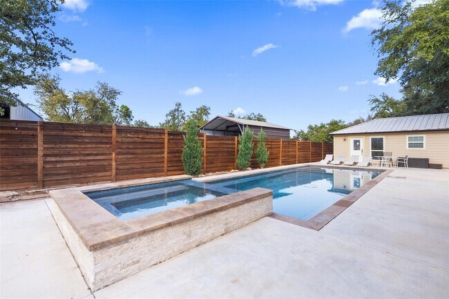Building Photo - 5519 Hiline Rd