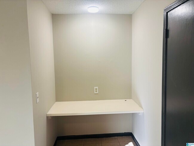 Building Photo - 1009 12th St