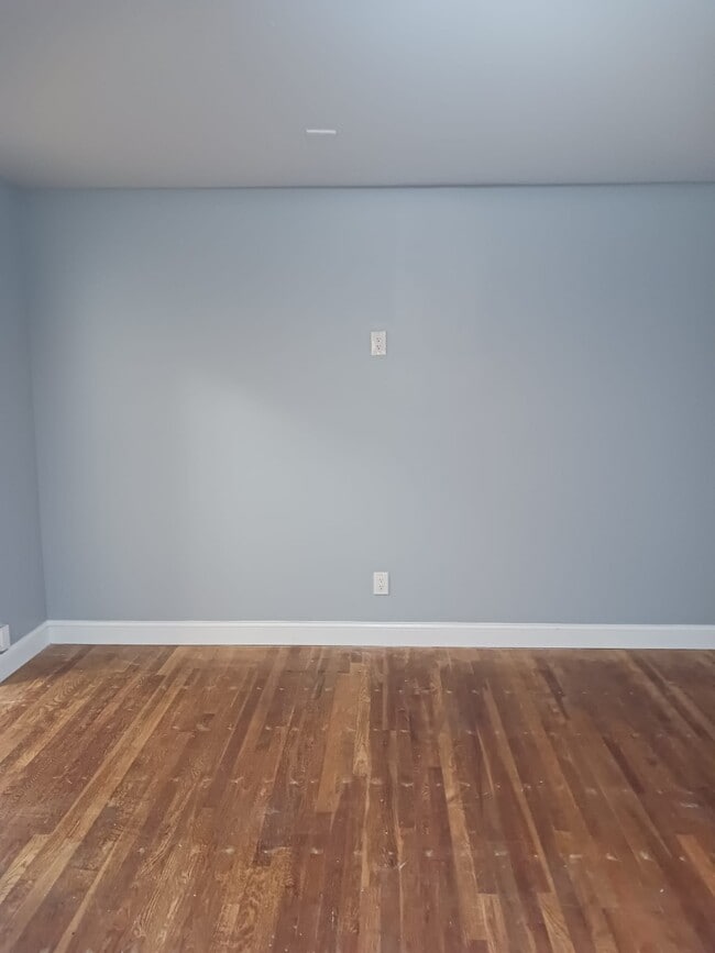 Building Photo - 9126 Grand Ave