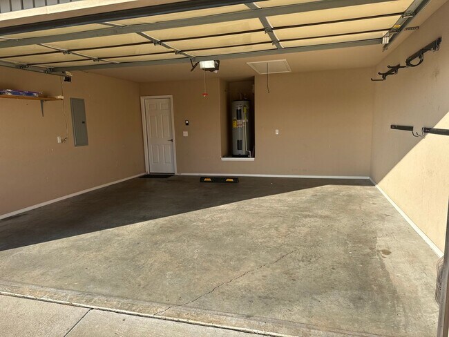 Building Photo - Available Now! Beautiful 4-Bedroom, 2-Bathroom Springdale Home w/ Fenced-In Yard and Covered Patio