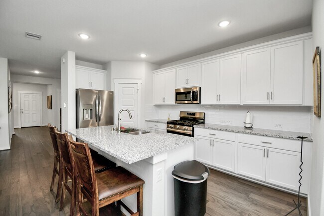 Building Photo - 4653 Cleo Day Dr