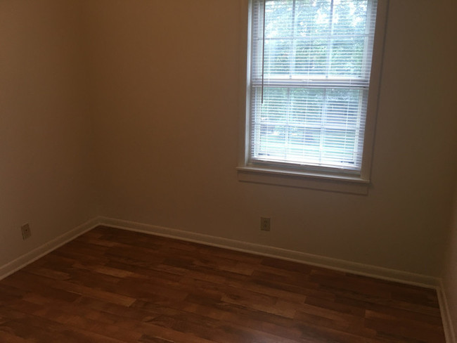 Building Photo - Brick Home with Finished Basement