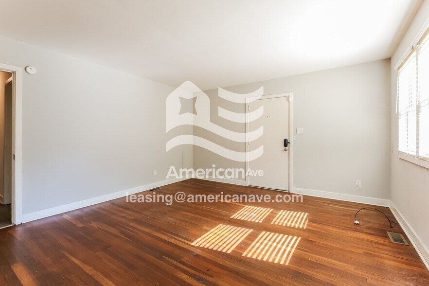 Building Photo - 606 Fleetwood Cir