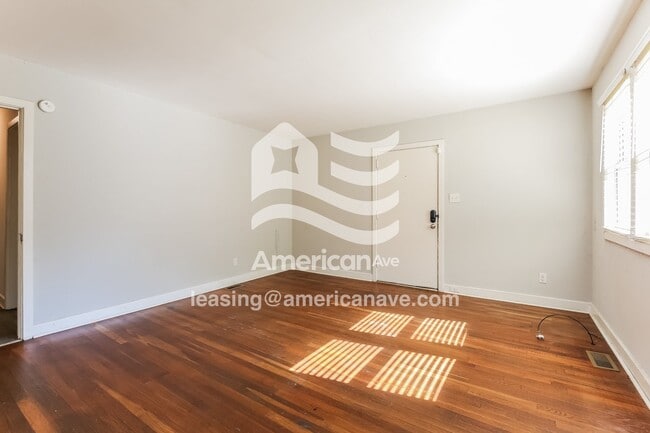 Building Photo - 606 Fleetwood Cir