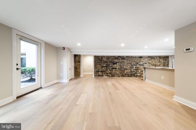 Building Photo - 33 Letitia St