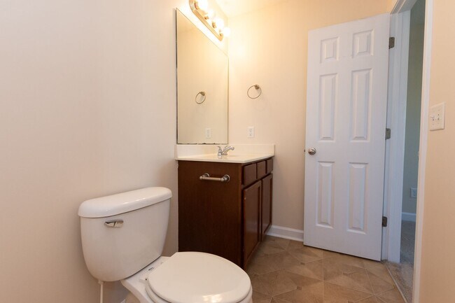 Building Photo - Looking for a townhome in Hubert?