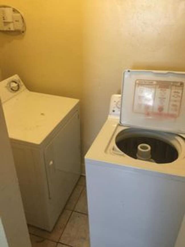 Building Photo - 3 bed room brick house in Henrico County! ...