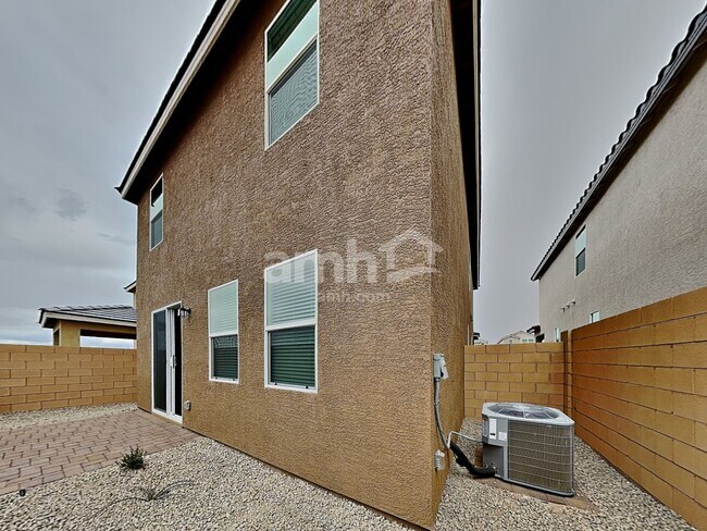 Building Photo - 11111 Magallanes St