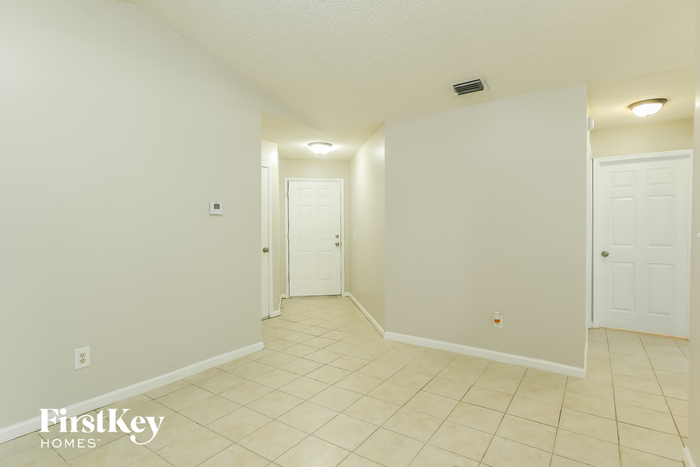 Building Photo - 3021 Caroline Crest Dr E