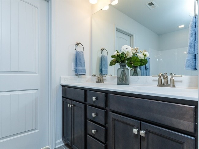 Building Photo - 1313 Achonechy Trl