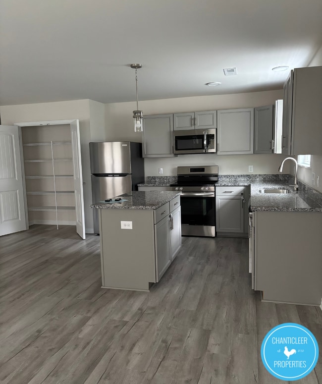 Building Photo - 2433 Harrison Dr