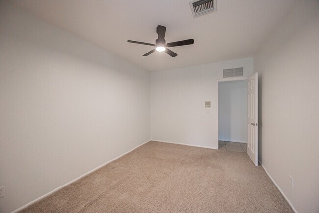 Building Photo - 11121 W Sunflower Pl