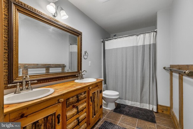 Building Photo - 8 Hope Valley Ln