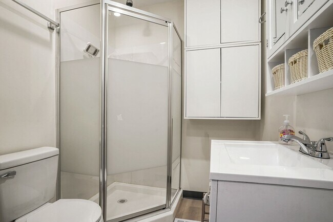 Building Photo - 16 Gordon St