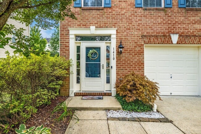 Building Photo - Twin Arch Crossing Rental