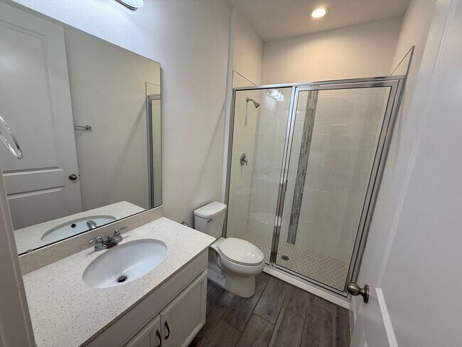 Building Photo - 5/4 Spacious Lake County Home