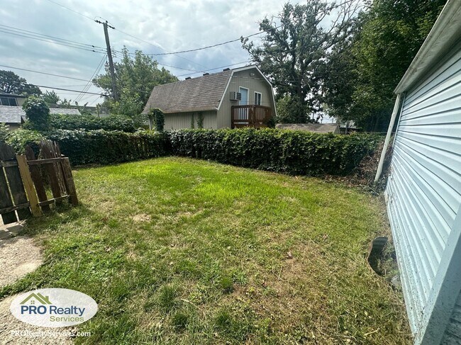 Building Photo - 2 Bedroom Home with an Office/Den Space