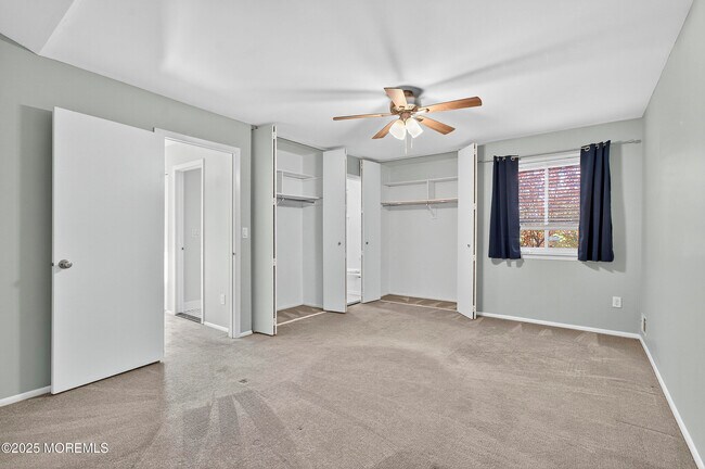 Building Photo - 14 Carol Ct