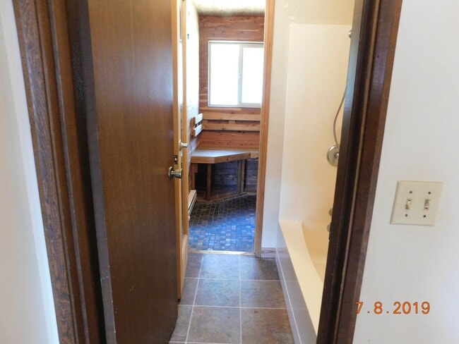 Building Photo - Beautiful 2 Bedrrom, 1.5 Bathroom Condo