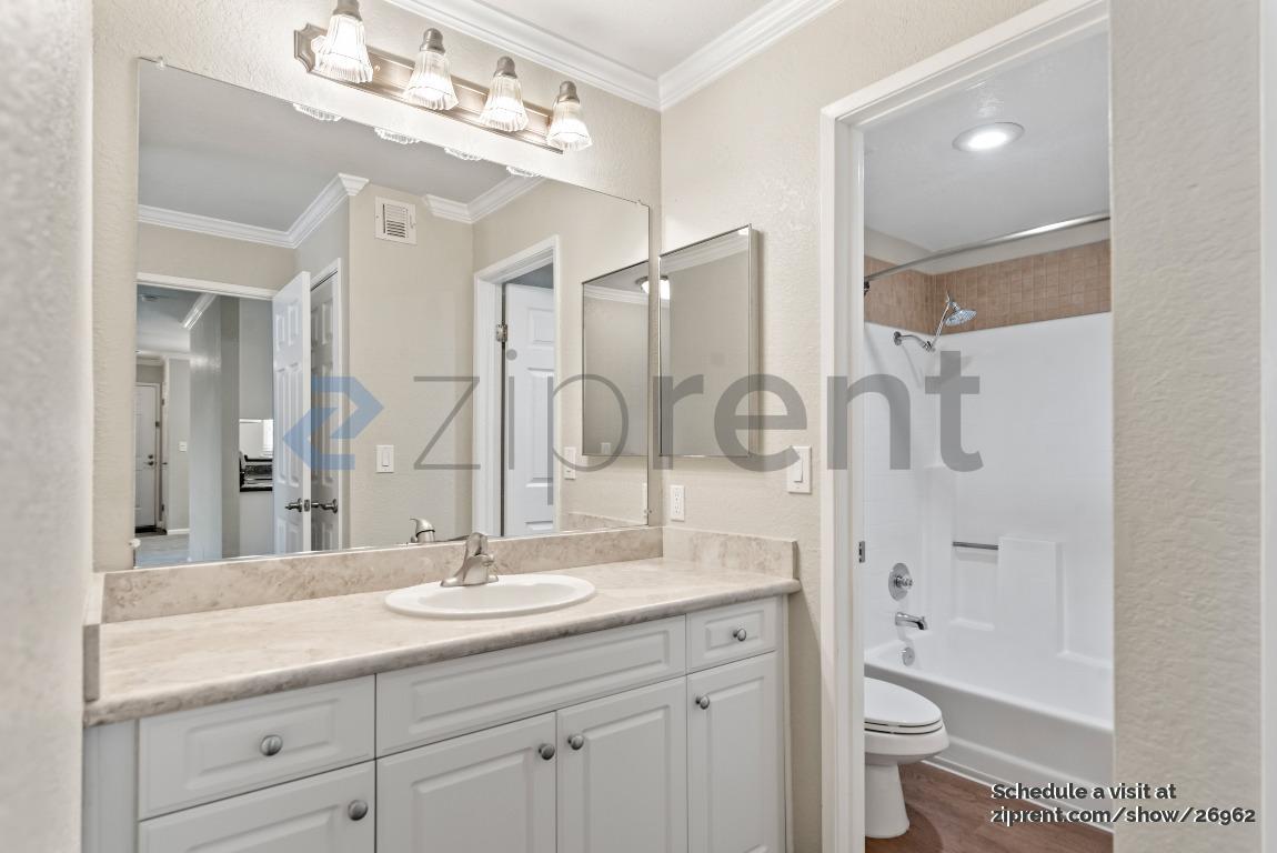 Building Photo - 600 Canyon Oaks Dr