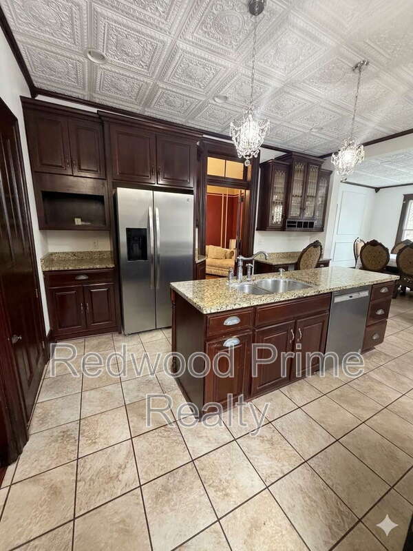 Building Photo - 401 S Center St