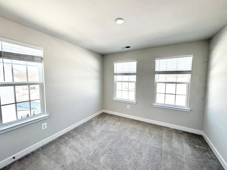 Building Photo - 856 New Castle Landing Dr