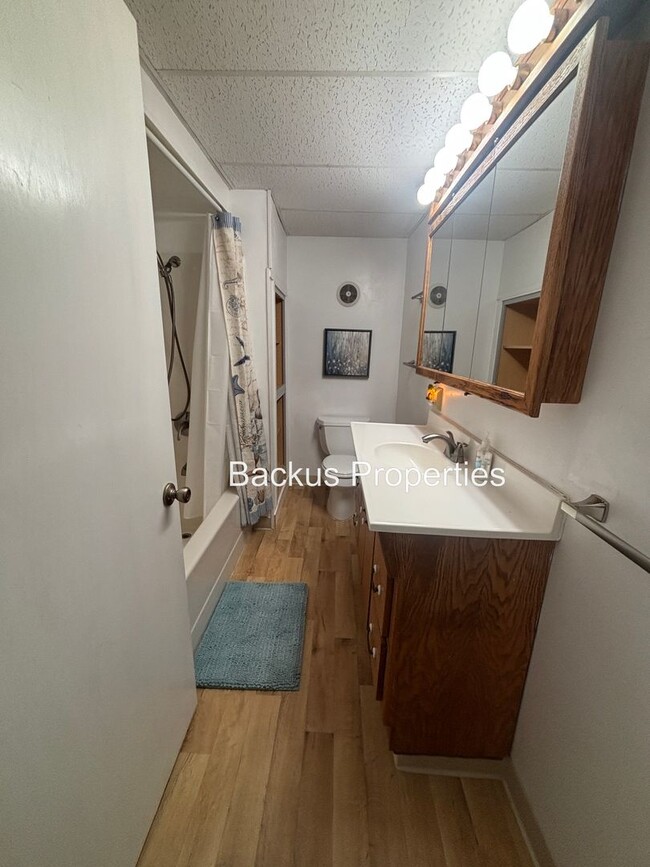 Building Photo - All utilities included in this 1 bedroom u...