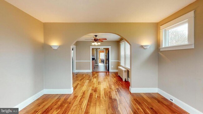 Building Photo - 121 W Elm Ave