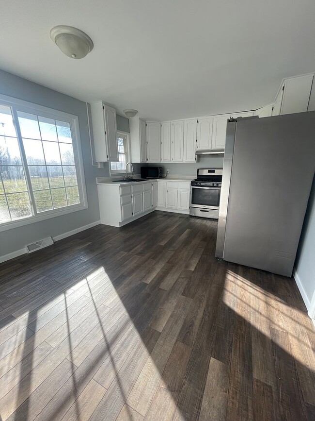 Building Photo - 3 Bedroom Home