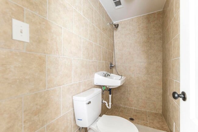 Building Photo - 1032 Taylors Mill Rd